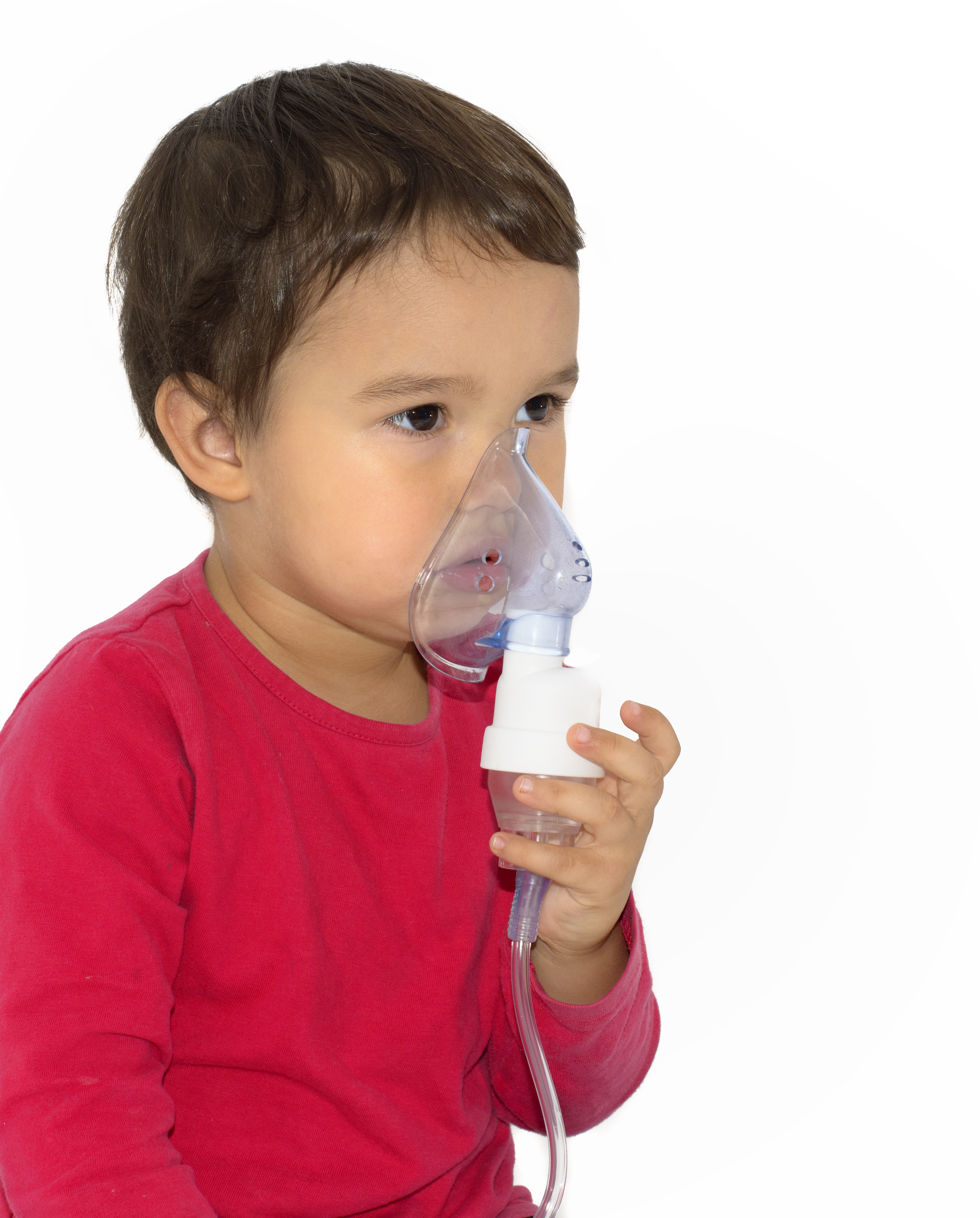 Niño usando un nebulizador.