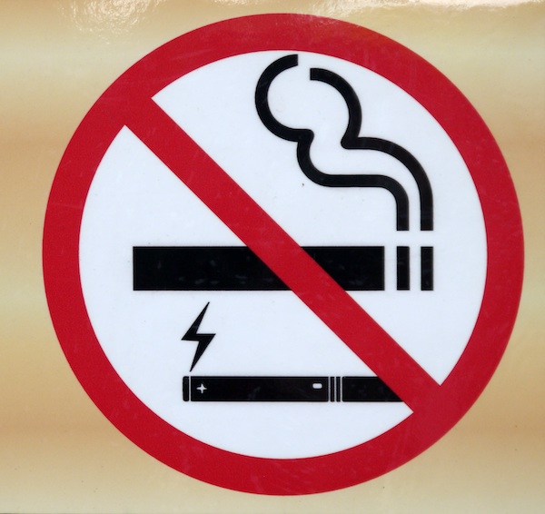 Sign with symbols for no smoking and no vaping.