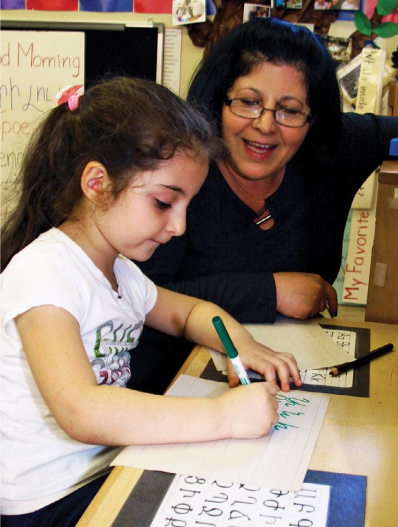 Mujer con la escritura de la muchacha