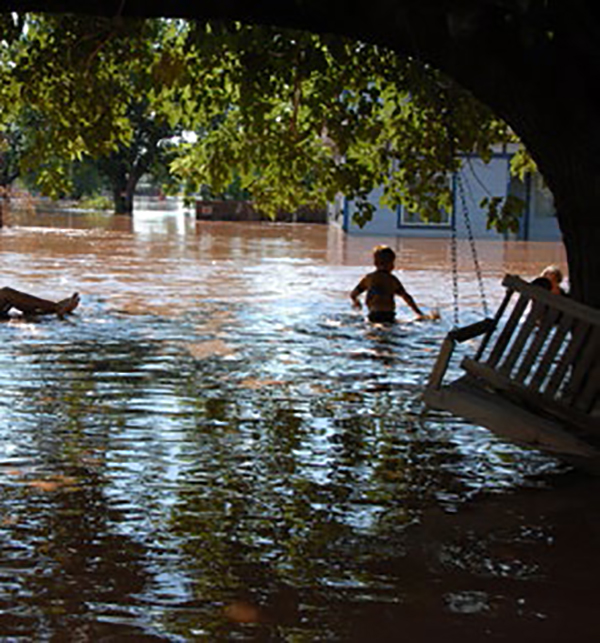 Inundaciones cerca de una casa