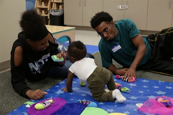 Padres con un niño pequeño